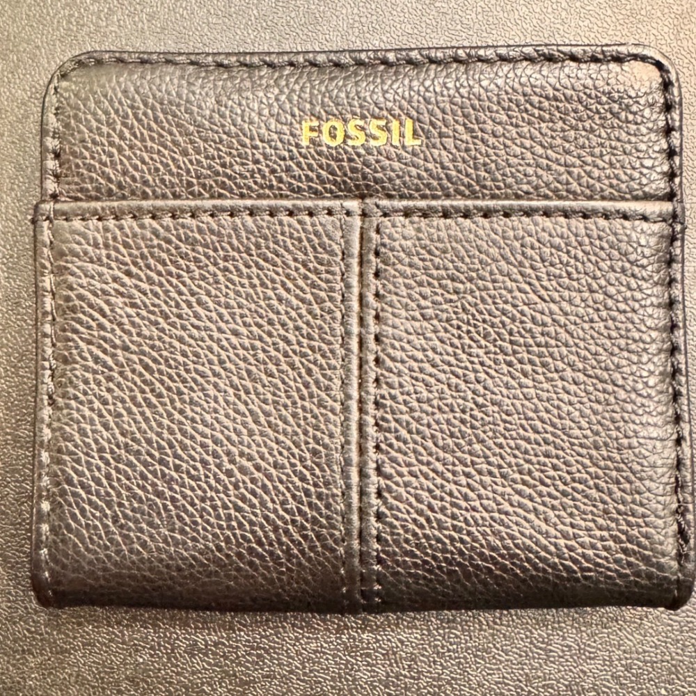 2022 Fossil Black Pebbled Leather Bifold Wallet Zip‎ Coin Pocket